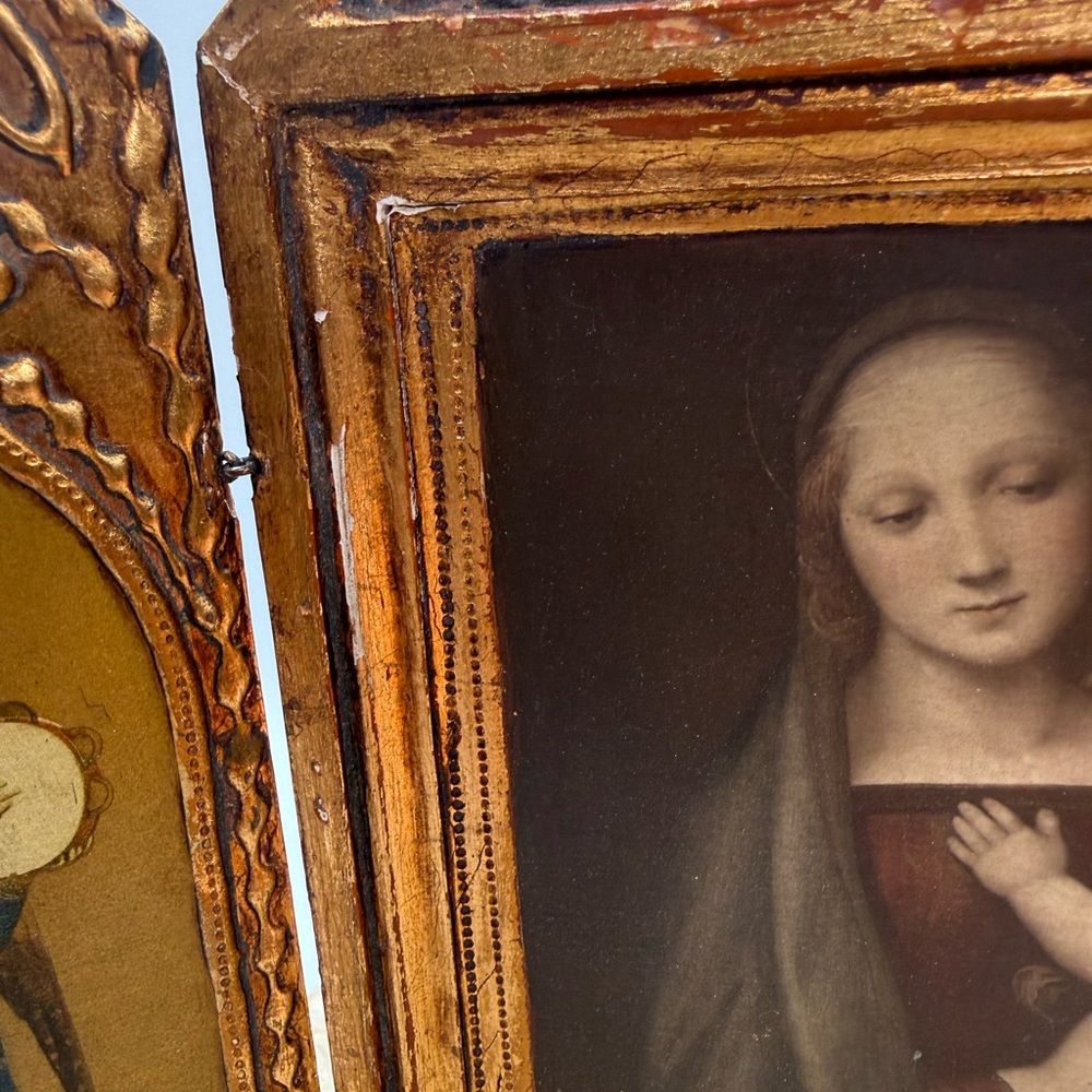Mid-Century Italian Carved Painted Triptych with Madonna & Child, and Angels - Picture 16 of 16